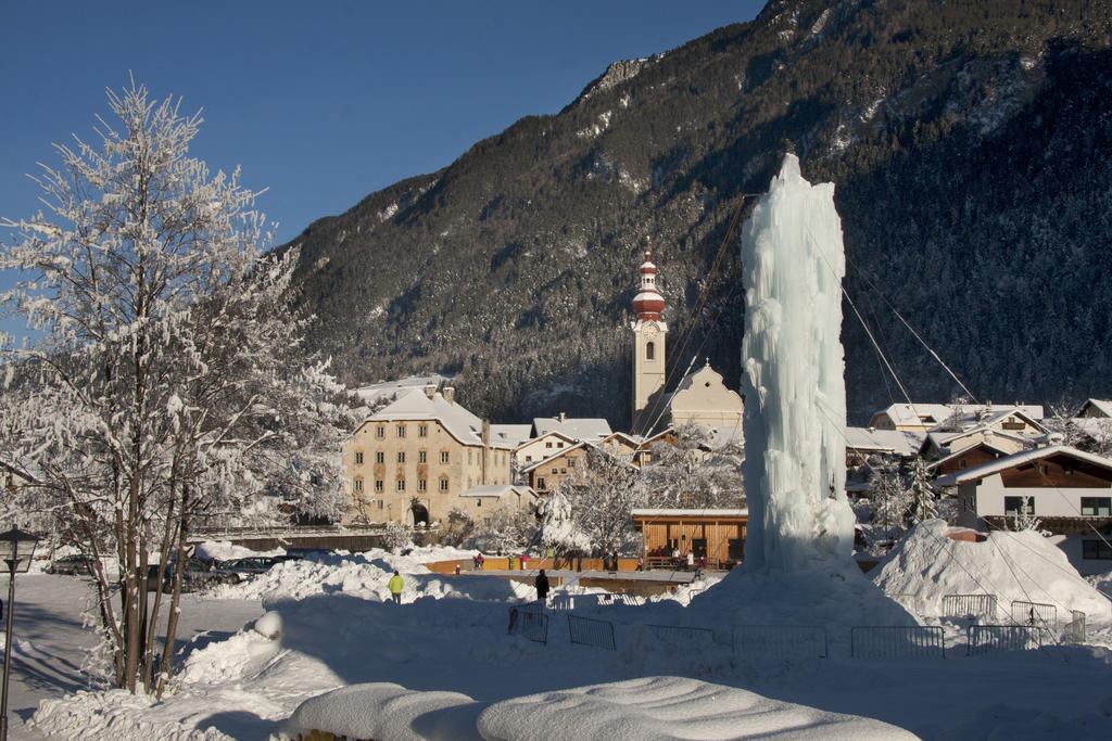 Hotel Edelweiss Pfunds Exteriör bild